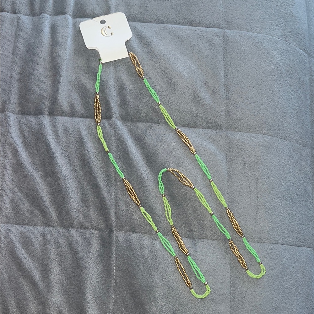 Charming Charlie Vibrant Green and Gold Necklace